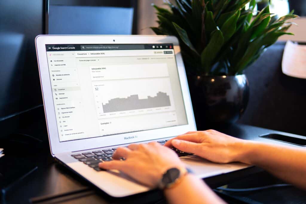 A hotel marketer using a popular search tool to monitor the performance of their SEO practices.